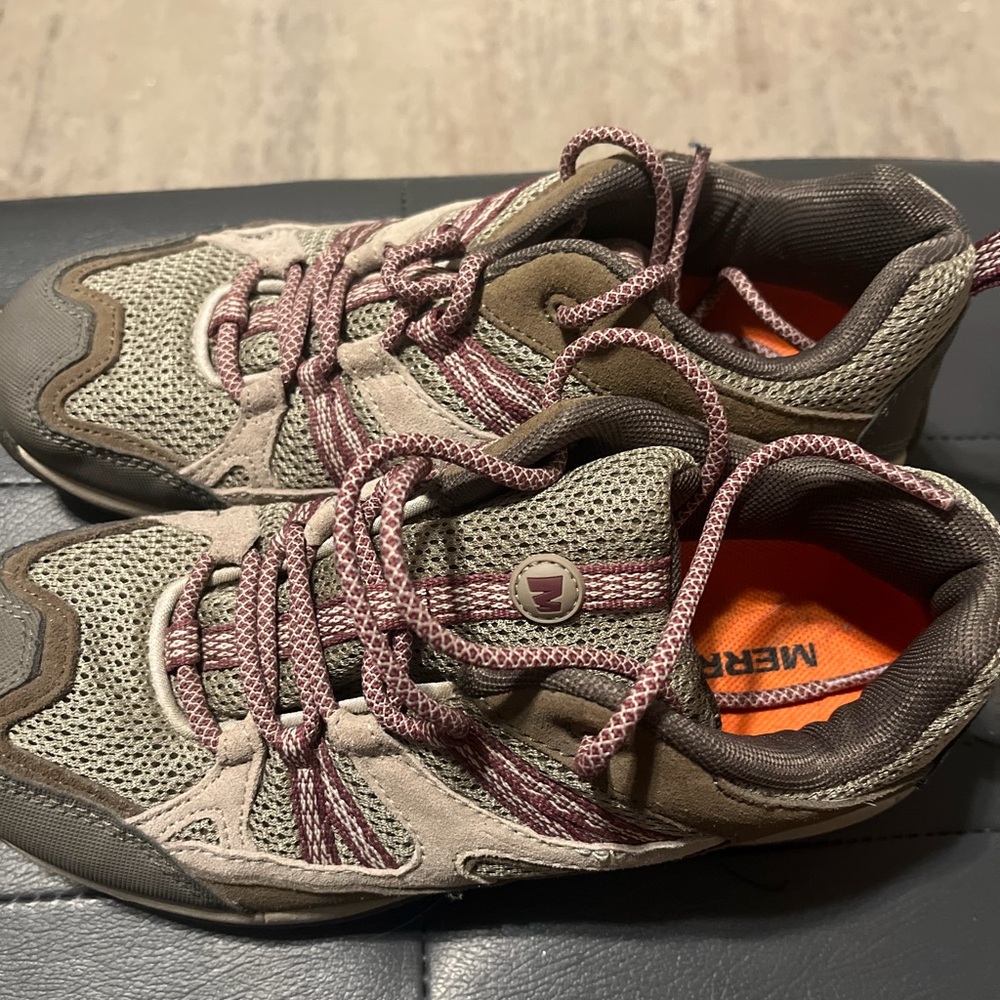 Merrell women’s ' Tan and Pink Sneakers